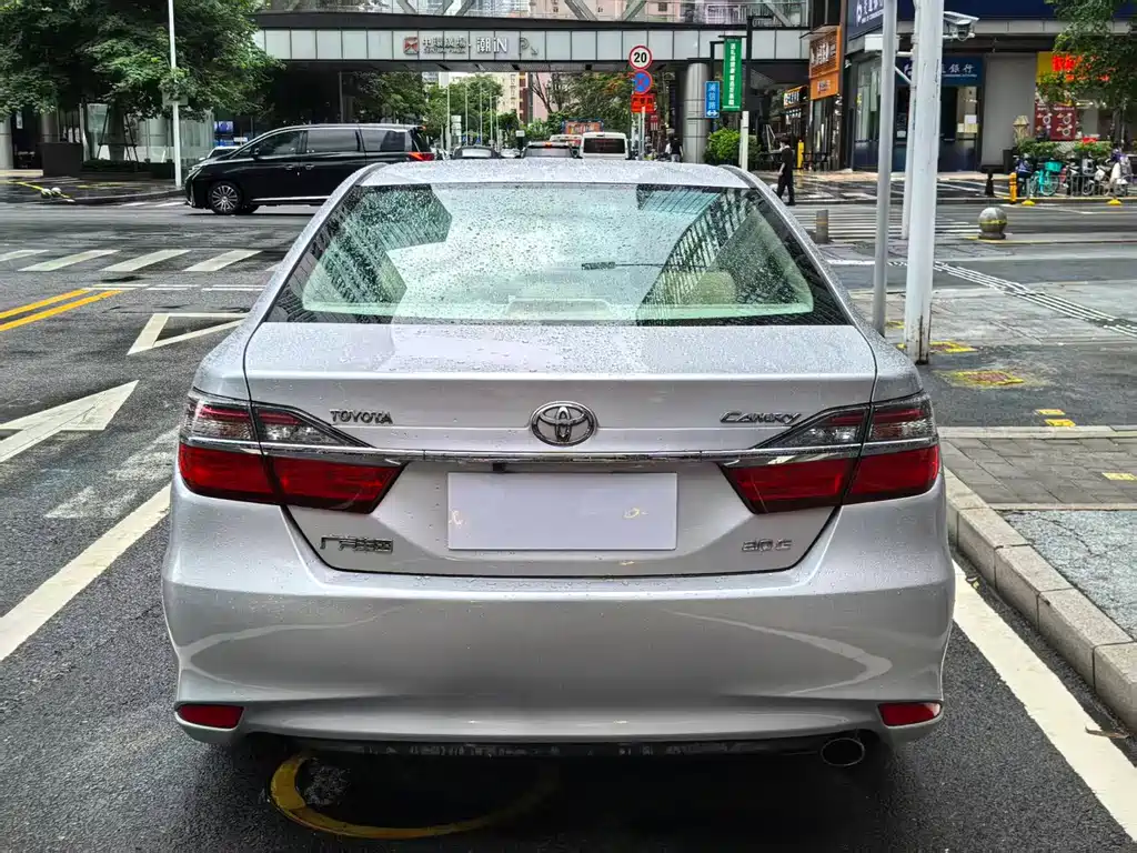 Toyota Camry 2015 — фото 18