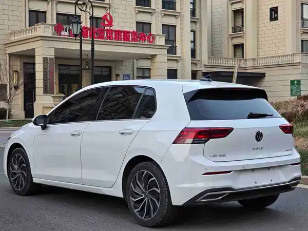 Volkswagen Golf 2024