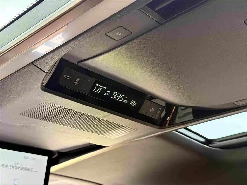 Toyota Vellfire 2024 — фото 24