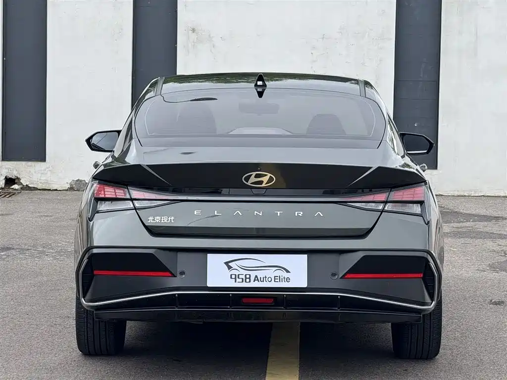 Hyundai Elantra 2023 — фото 10