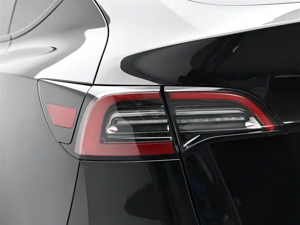 Tesla Model Y 2023 — фото 7