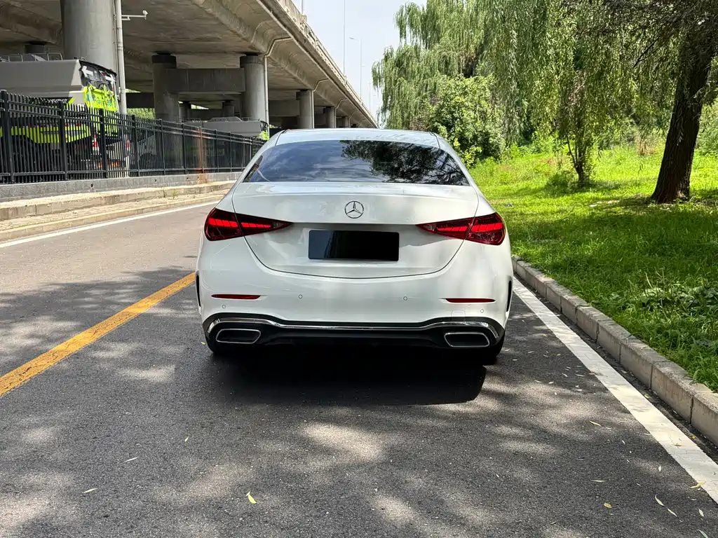 Mercedes-Benz C-Class 2024