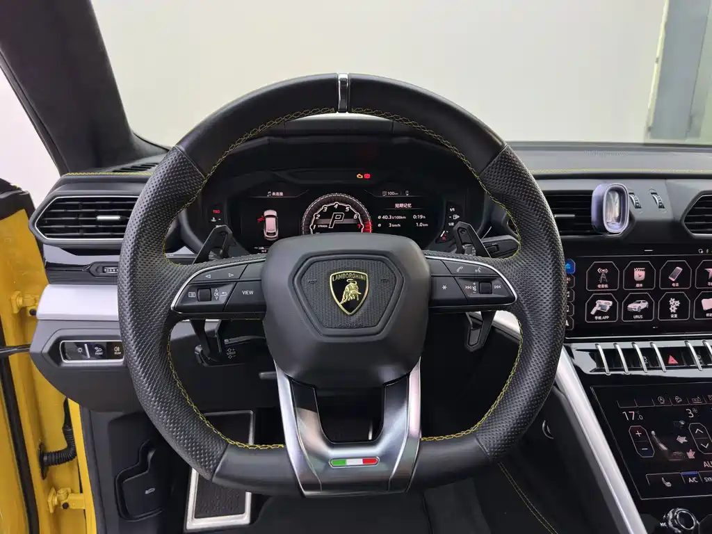 Lamborghini Urus 2020 — фото 14