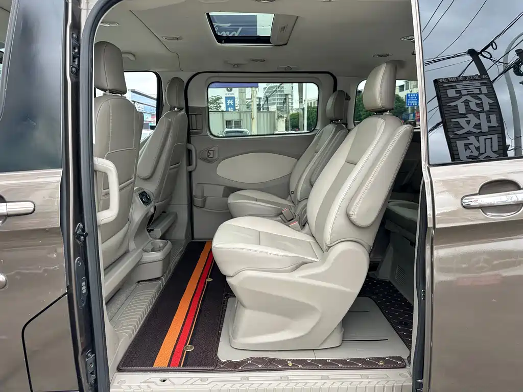 Ford Tourneo 2017 — фото 10