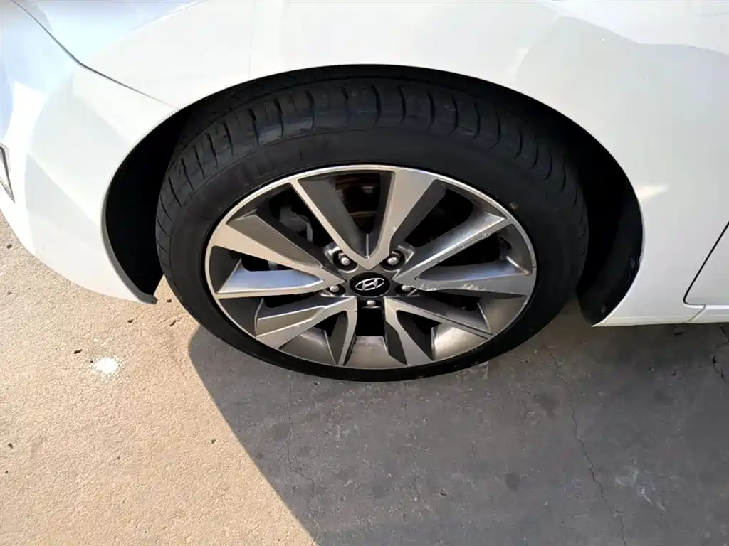Hyundai Elantra Langdong 2015 — фото 25