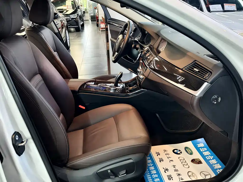 BMW 5 Series 2017 — фото 12