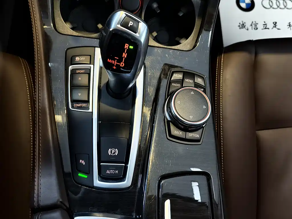 BMW 5 Series 2017 — фото 22