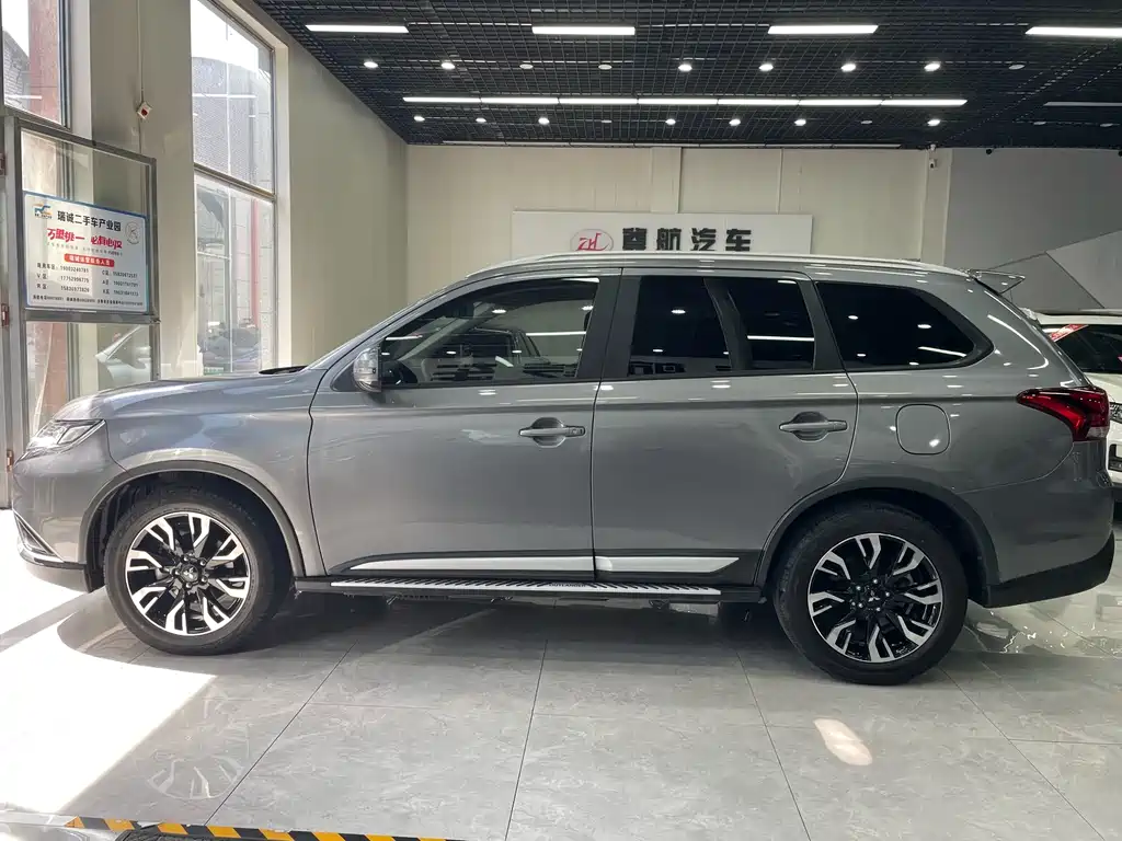 Mitsubishi Outlander 2019 — фото 4