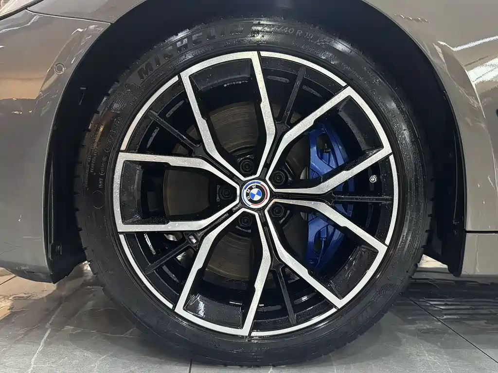 BMW 5 Series 2023 — фото 13
