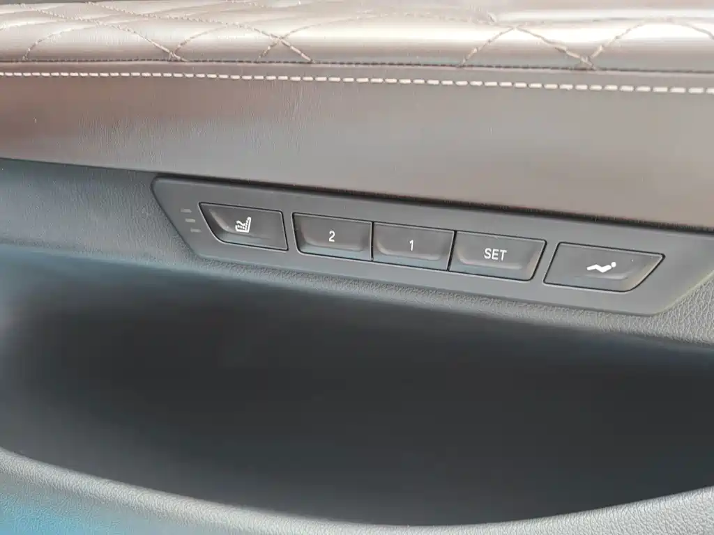 BMW 7 Series 2023 — фото 11