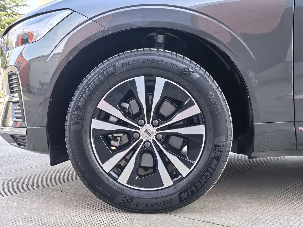 Volvo XC60 2022 — фото 23