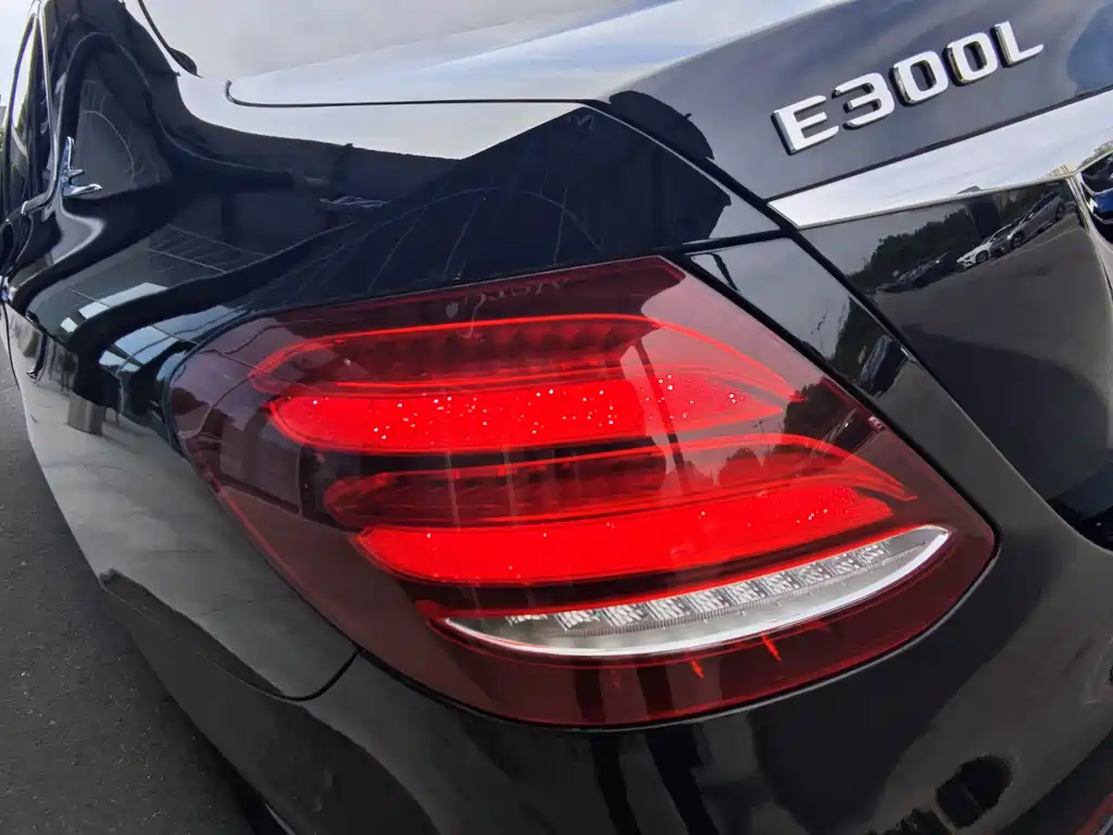 Mercedes-Benz E-Class 2019 — фото 10
