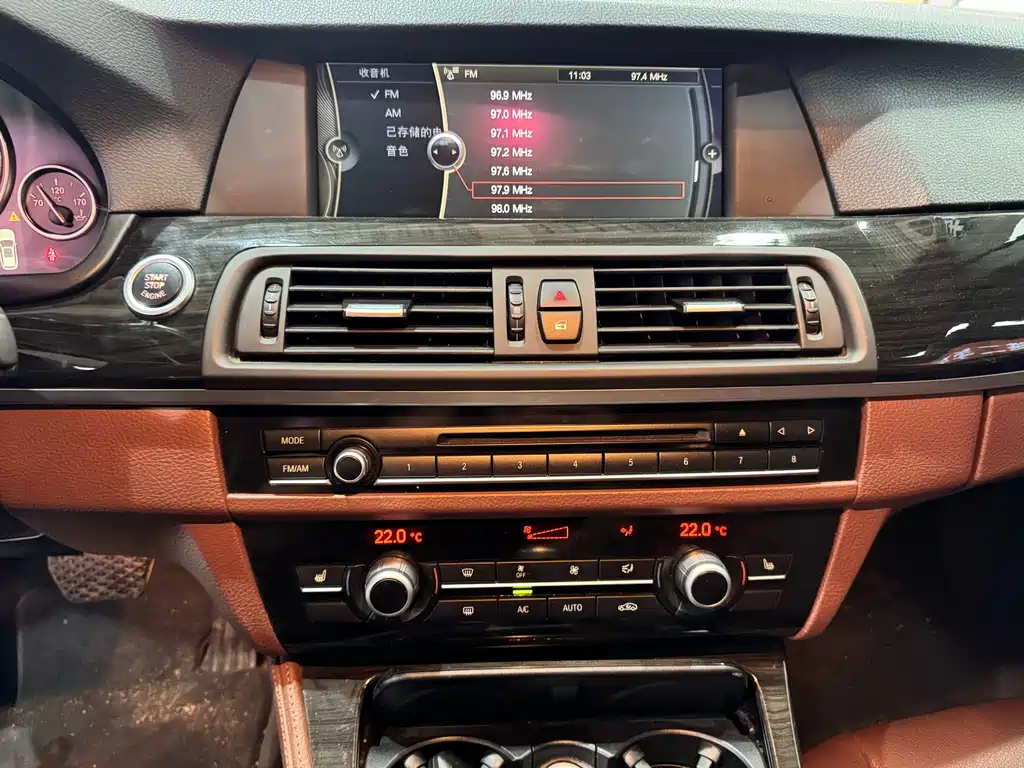 BMW 5 Series 2012 — фото 12