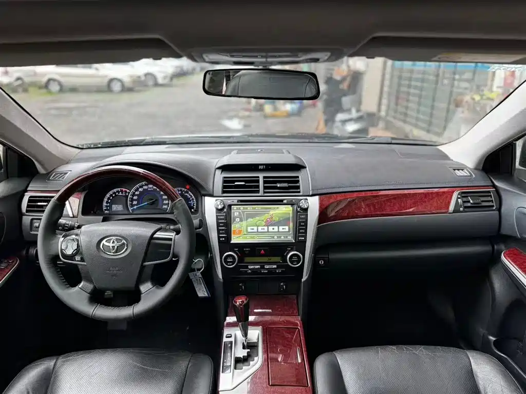 Toyota Camry 2013 — фото 6