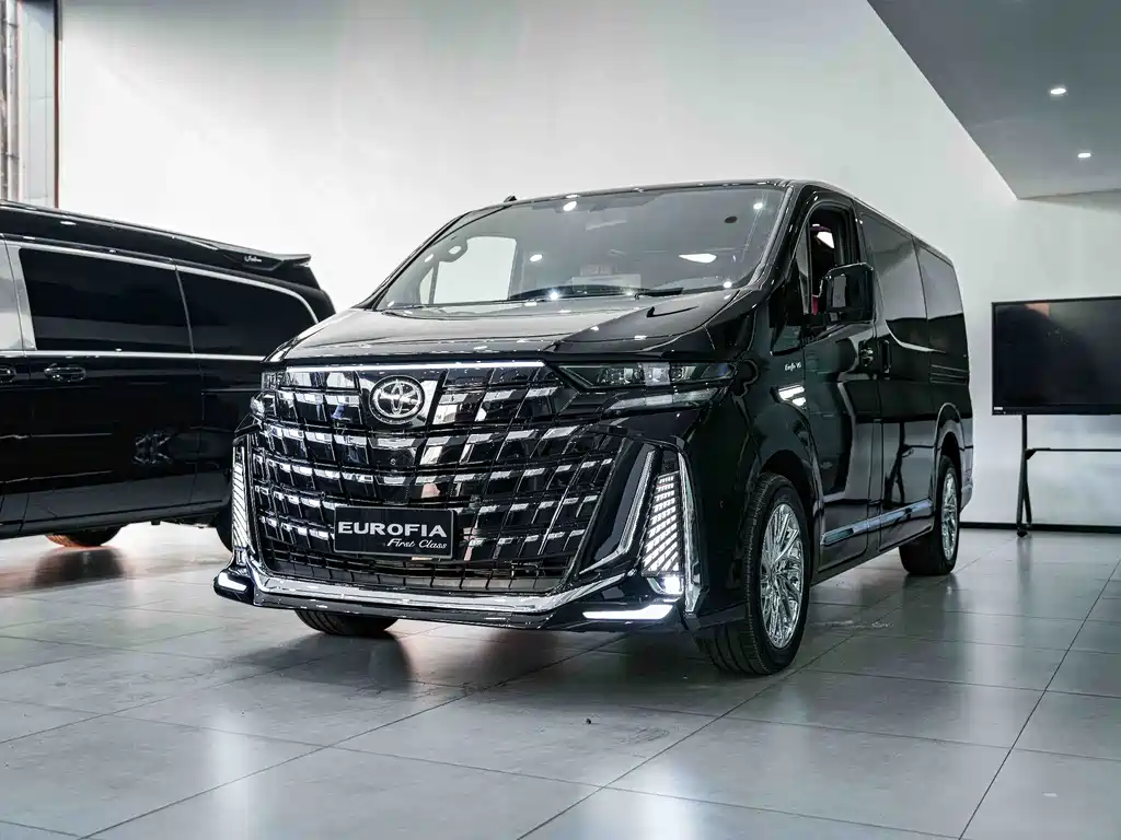 Toyota Hiace 2026 — фото 1