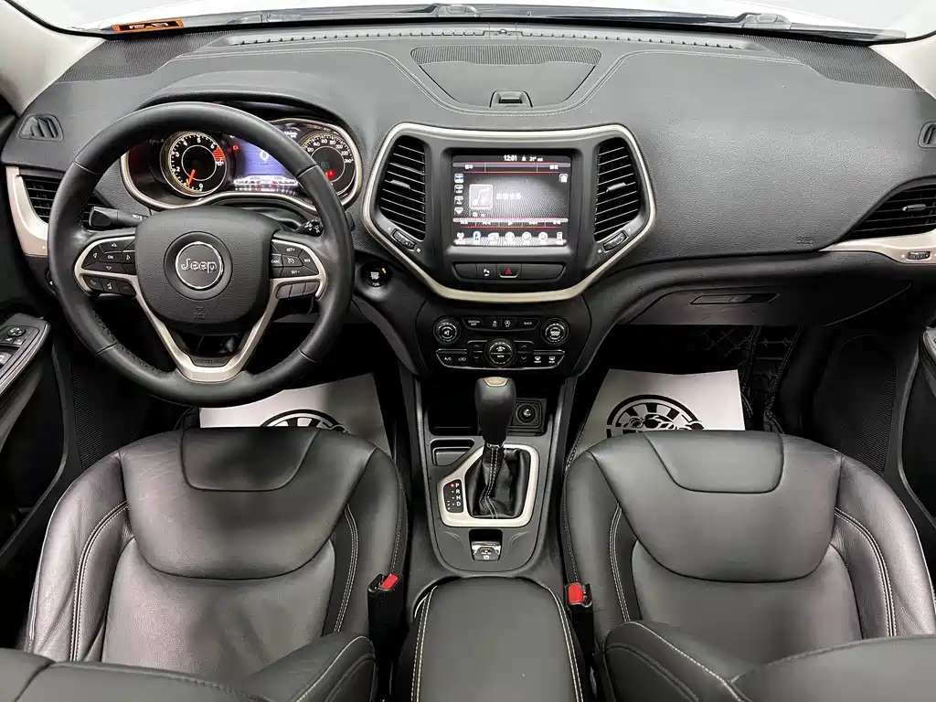 Jeep Cherokee 2018 — фото 21