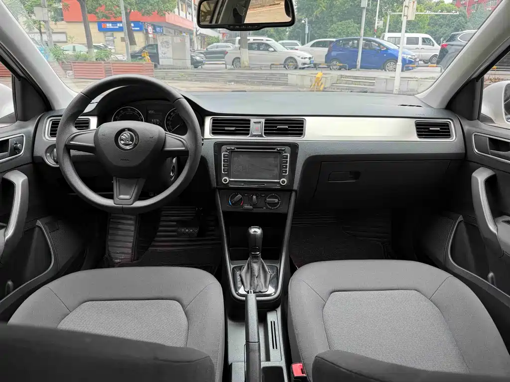 Skoda Rapid Spaceback 2016 — фото 9