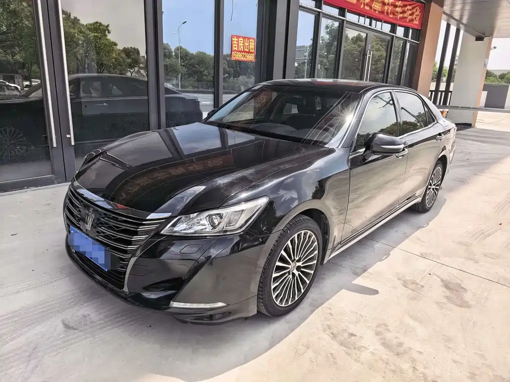 Toyota Crown 2018 — фото 1