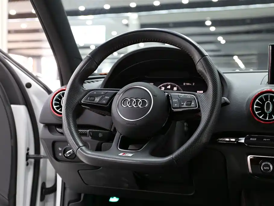 Audi S3 2019 — фото 11