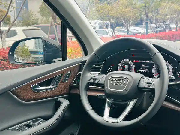 Audi Q7 2024