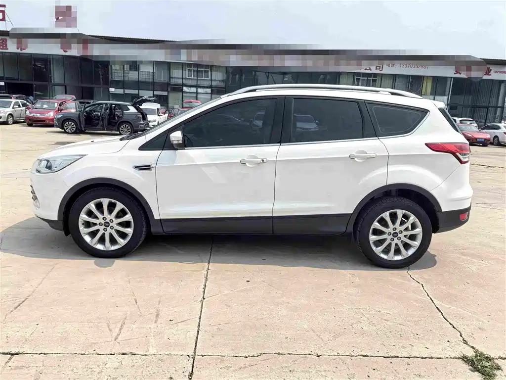 Ford Kuga 2015 — фото 11