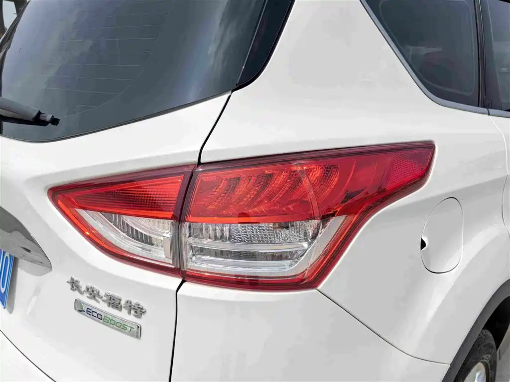 Ford Kuga 2015 — фото 13