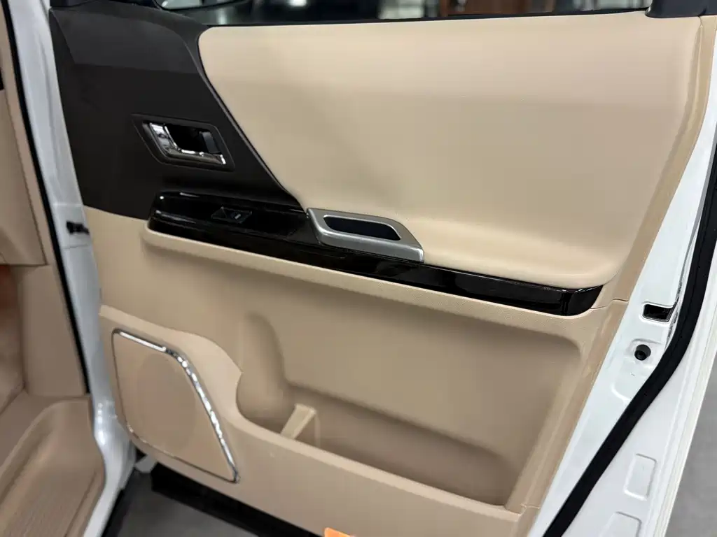 Toyota Alphard 2012 — фото 12