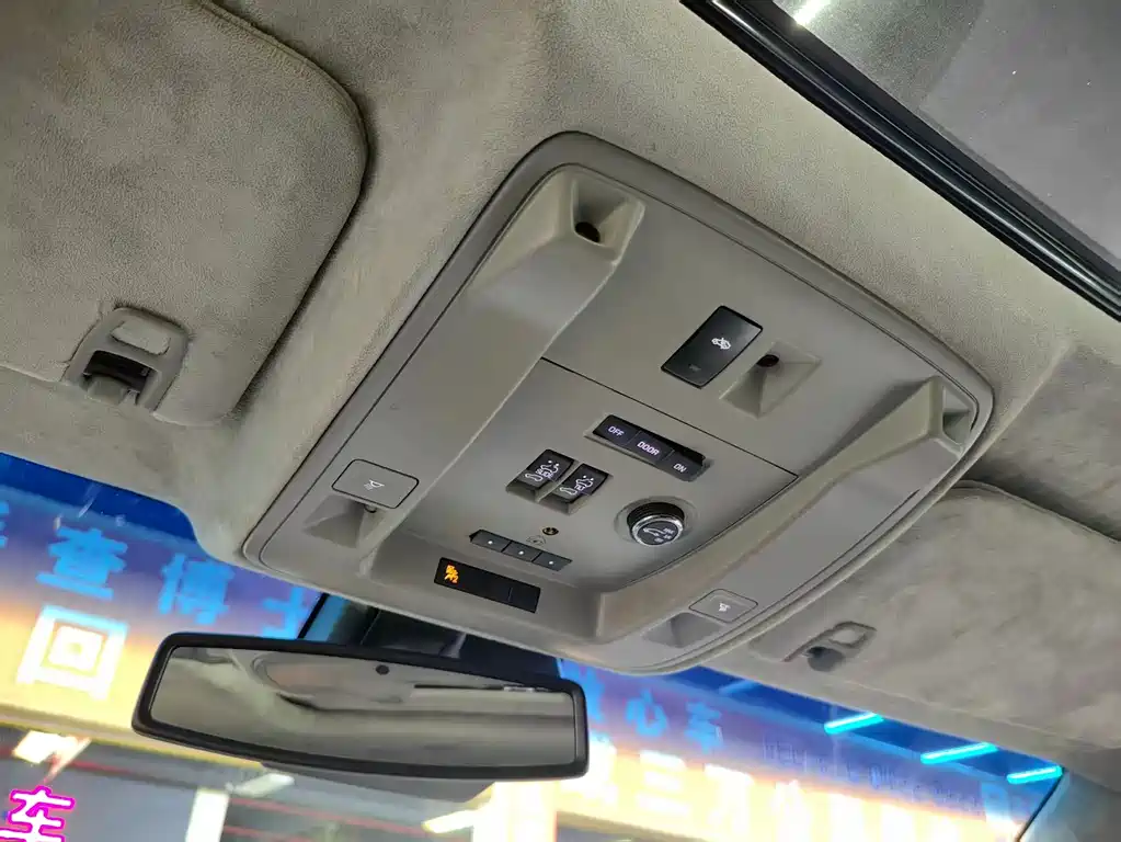 Cadillac Escalade 2017 — фото 12