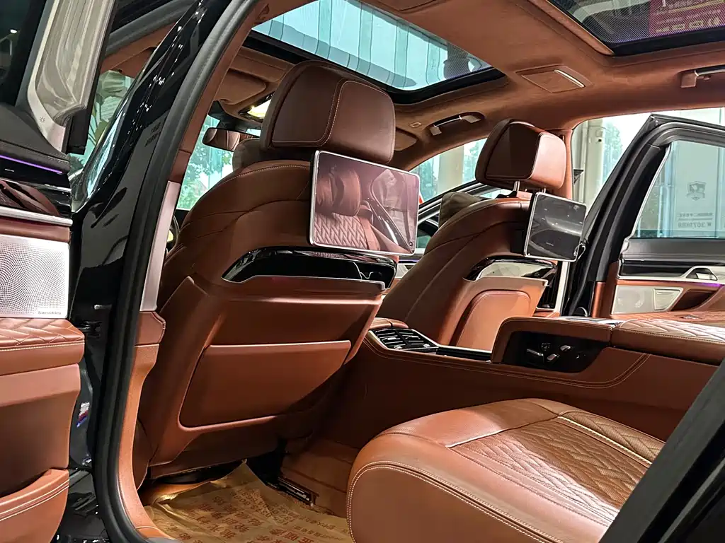 BMW 7 Series 2022 — фото 10