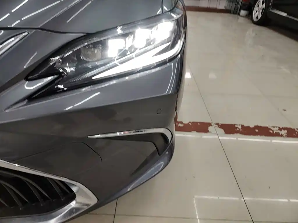 Lexus ES 2021 — фото 17