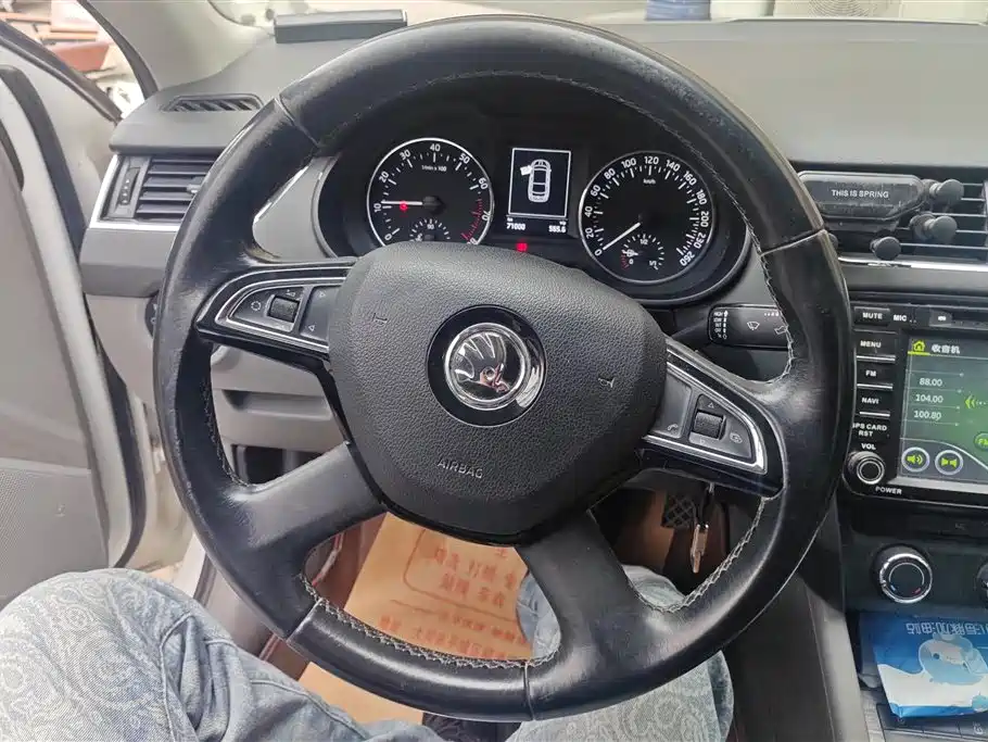 Skoda Octavia 2015 — фото 15