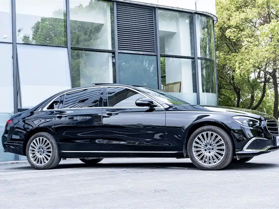Mercedes-Benz E-Class 2023 — фото 6