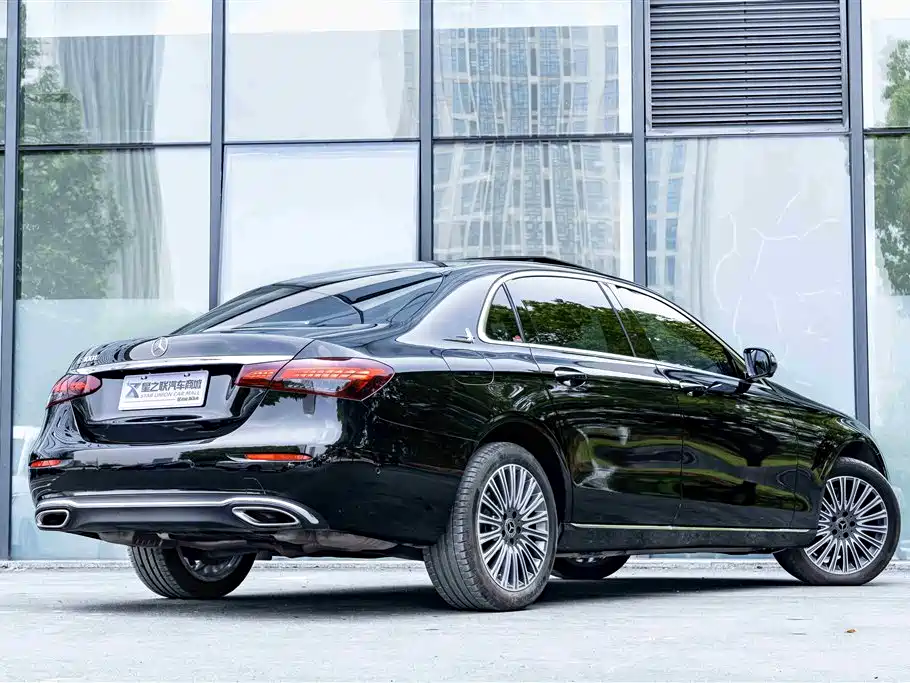 Mercedes-Benz E-Class 2023 — фото 7