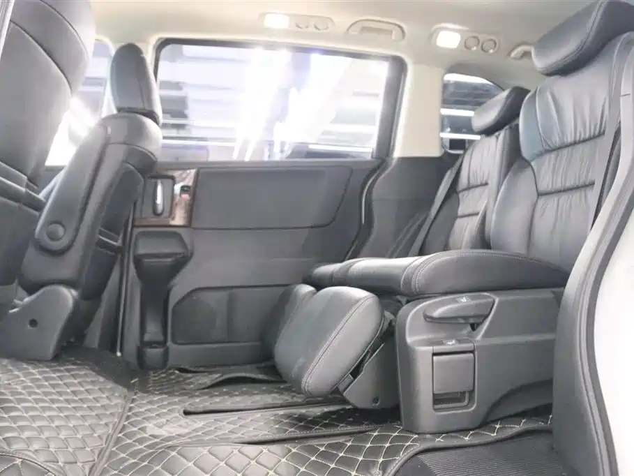 Honda Odyssey 2017 — фото 16