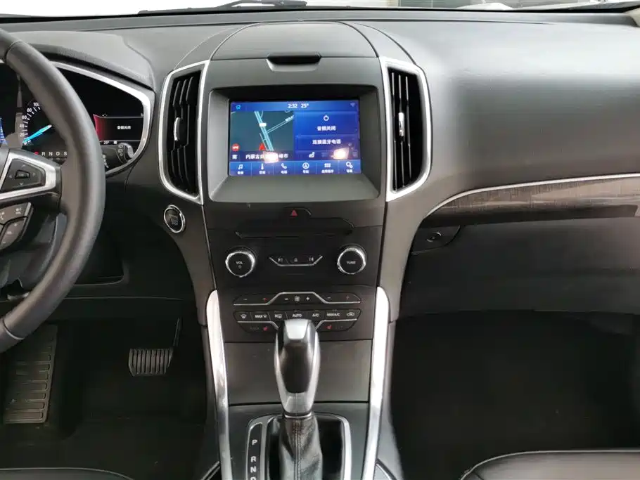 Ford Edge 2019 — фото 13