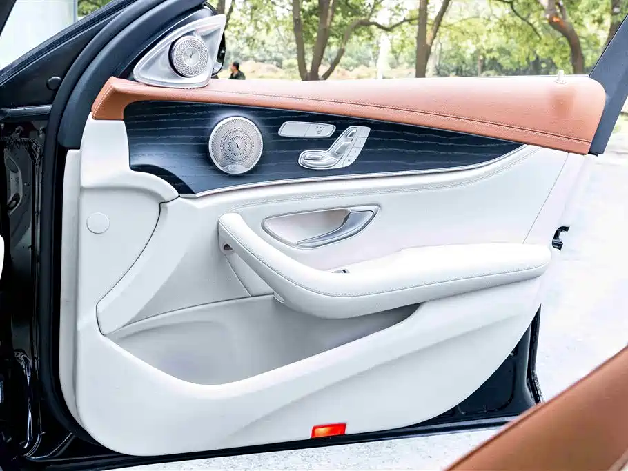 Mercedes-Benz E-Class 2023 — фото 17