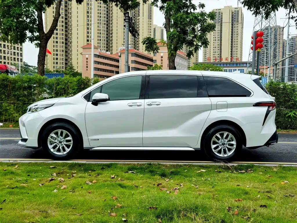 Toyota Granvia 2024