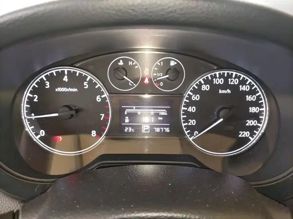 Nissan Tiida 2014 — фото 12