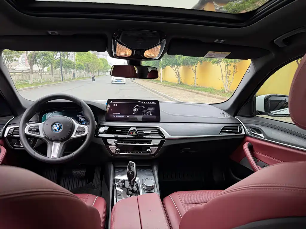 BMW 5 Series New Energy 2022 — фото 14