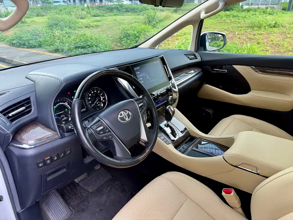 Toyota Alphard 2021 — фото 13
