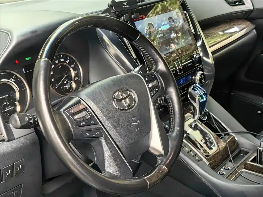Toyota Vellfire 2020 — фото 10