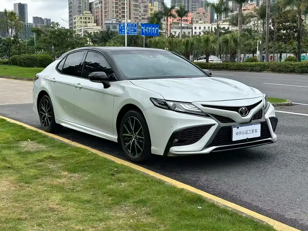 Toyota Camry 2022 — фото 4