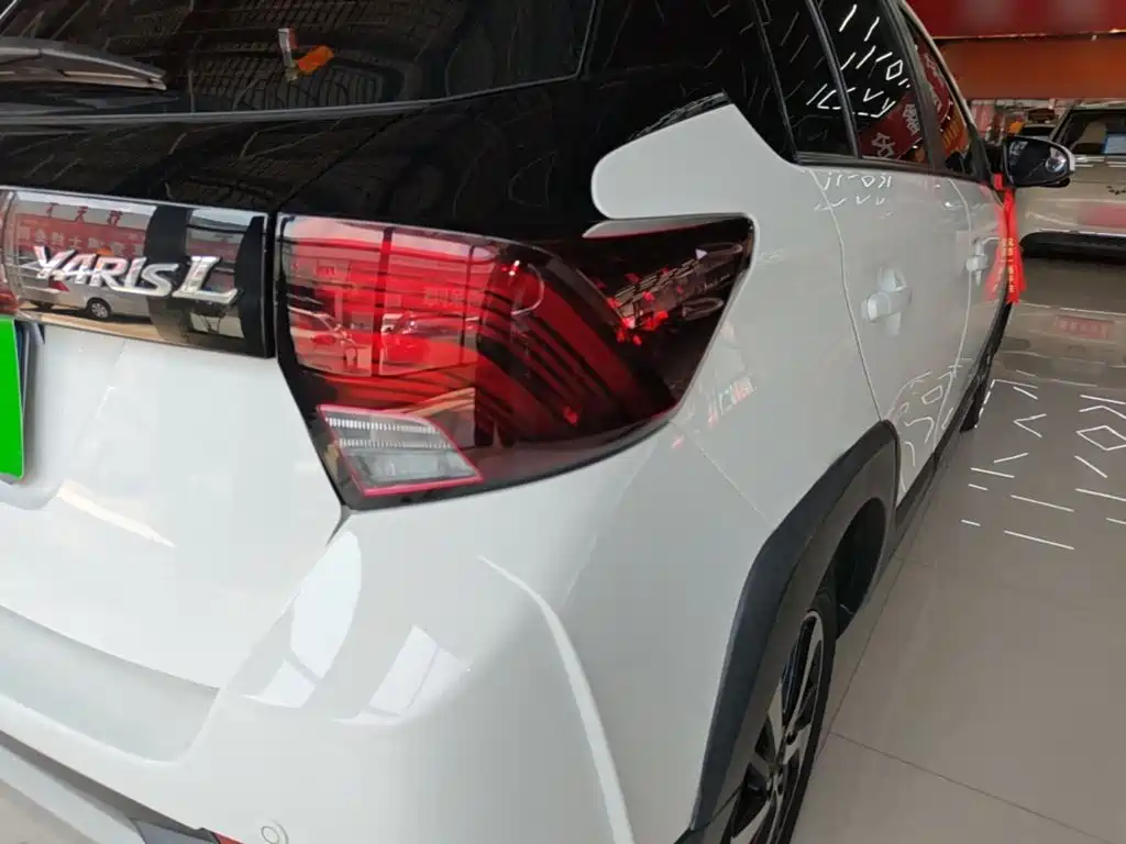 Toyota Yaris L 2022 — фото 8