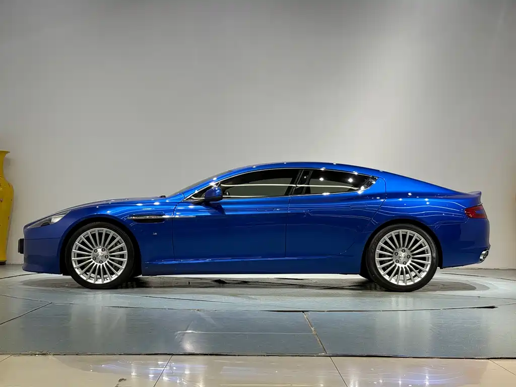 Aston Martin Rapide 2017 — фото 17