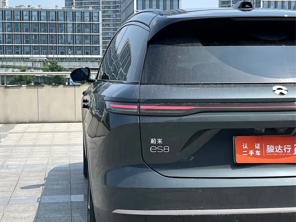 NIO ES8 2023