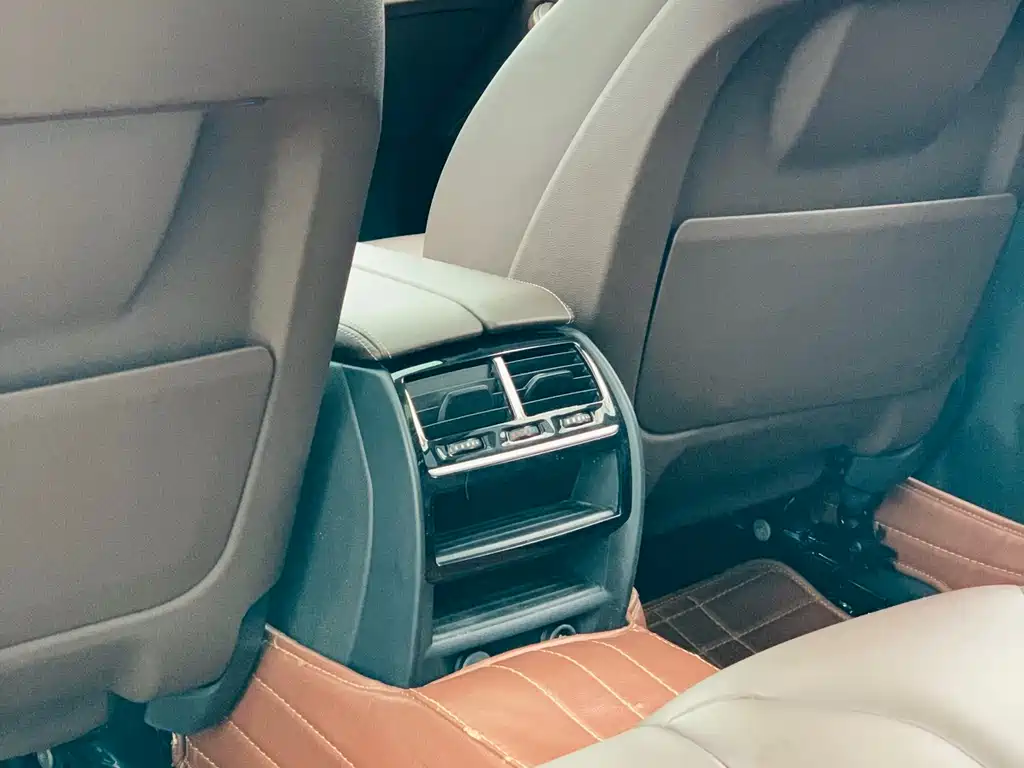 BMW 5 Series 2017 — фото 15