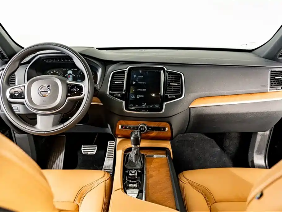 Volvo XC90 2018 — фото 15