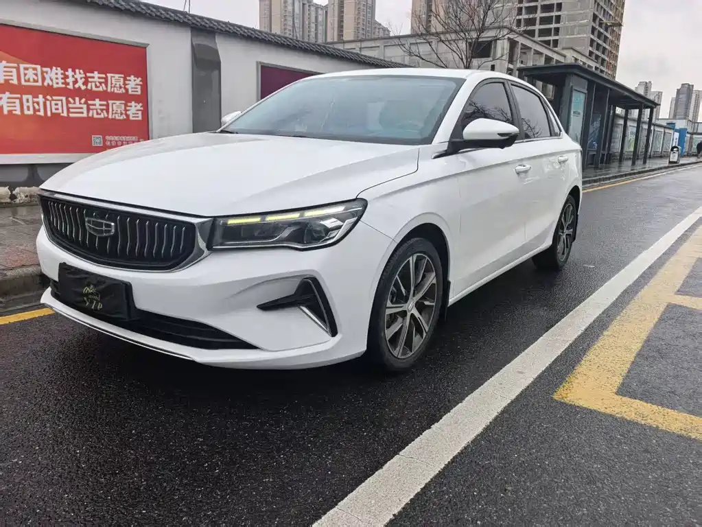 Geely Emgrand 2022