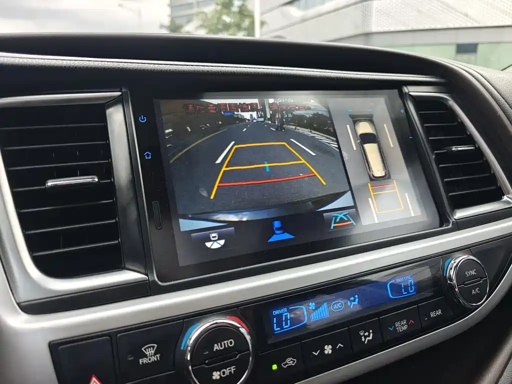 Toyota Highlander 2020 — фото 13