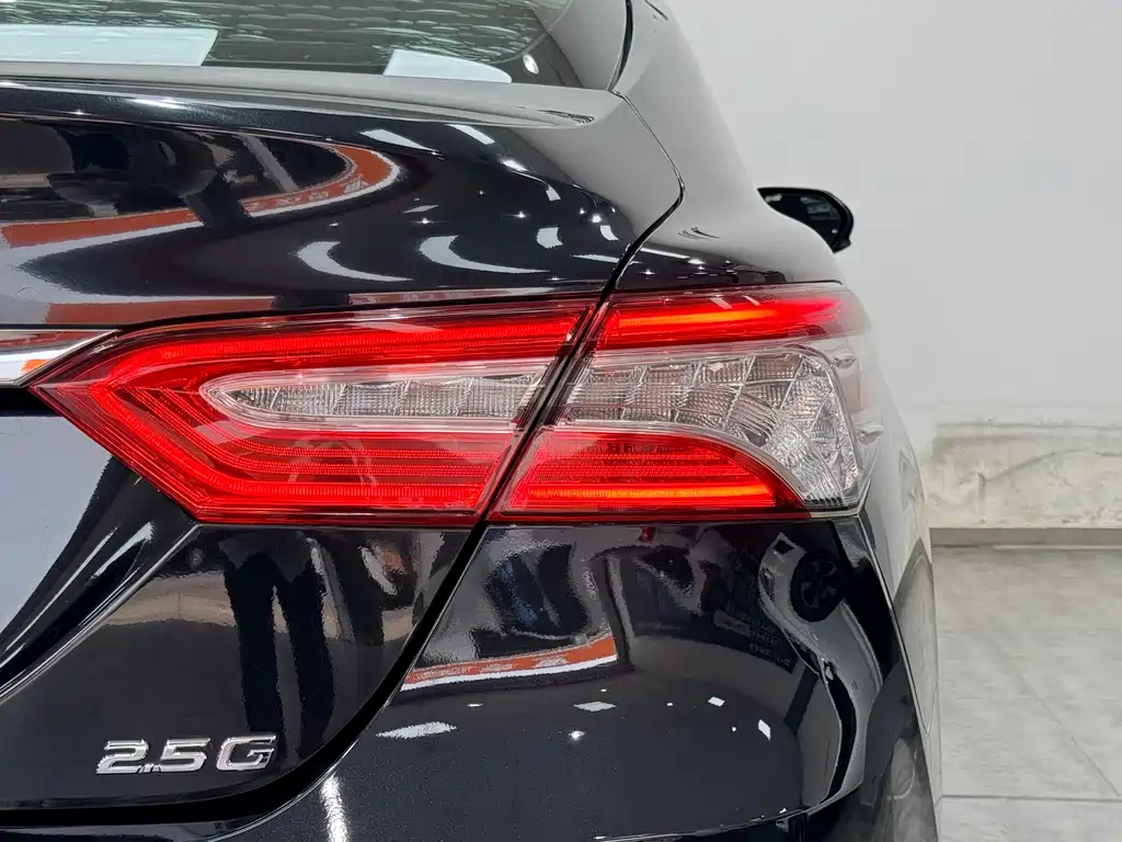 Toyota Camry 2022 — фото 18